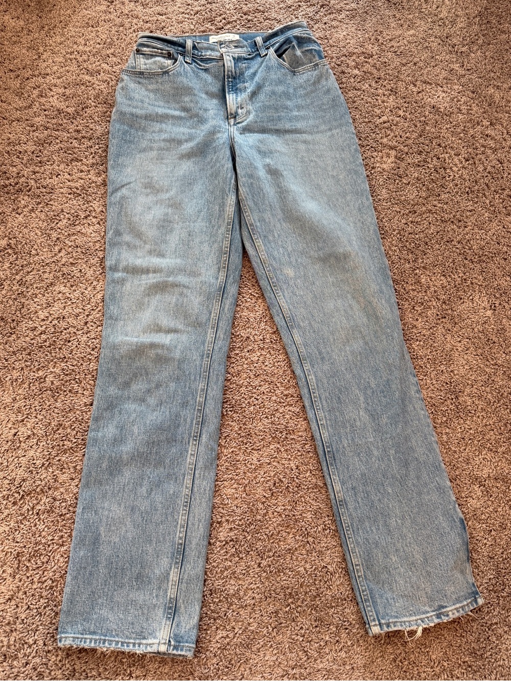 Abercrombie the 90s Straight Ultra High Rise with Split Hem